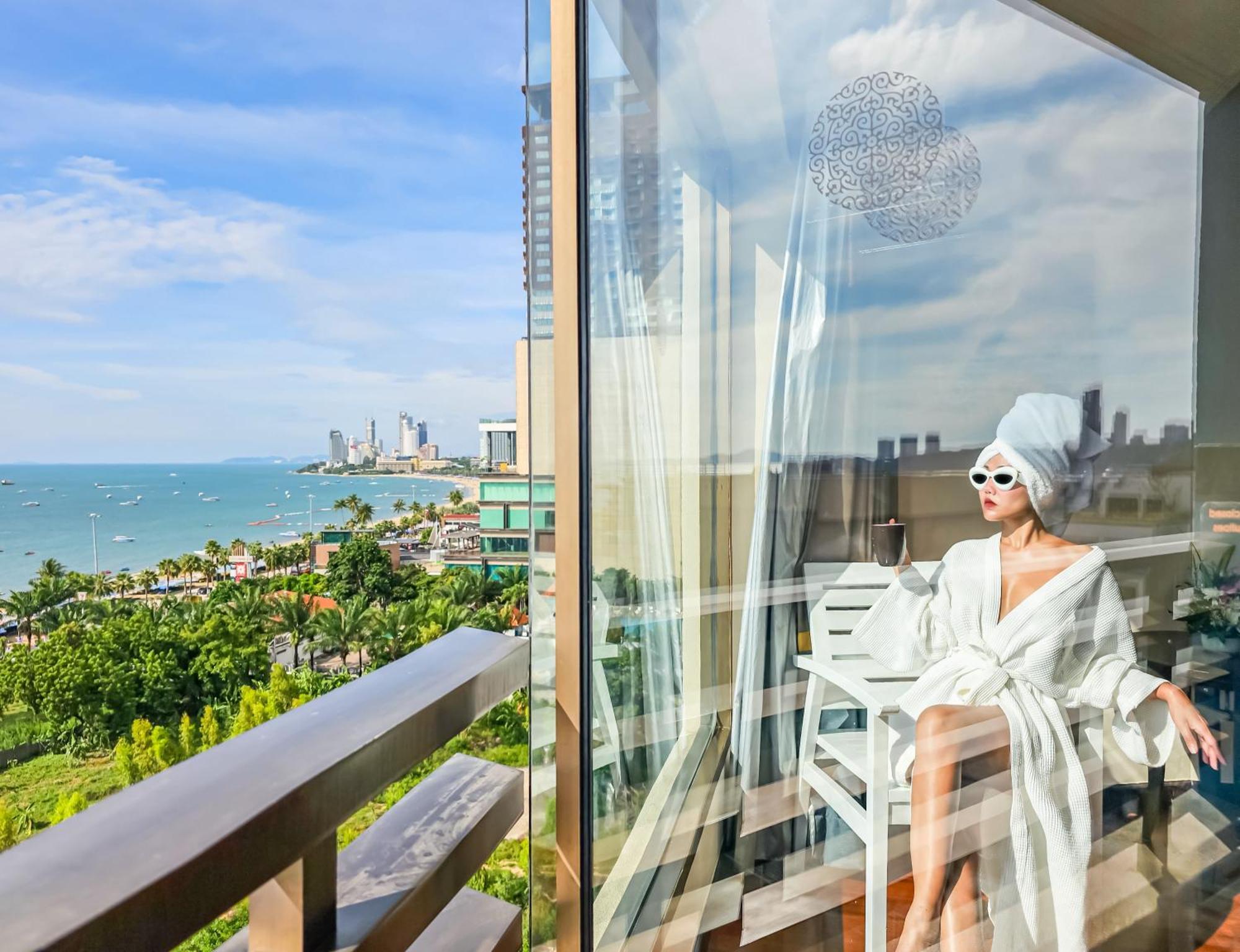 The Bayview Hotel Pattaya Bagian luar foto